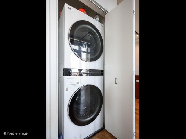 770 W GLADYS Avenue 706, Chicago, IL 60661