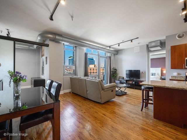 770 W GLADYS Avenue 706, Chicago, IL 60661