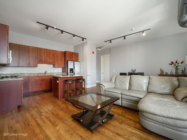 770 W GLADYS Avenue 706, Chicago, IL 60661