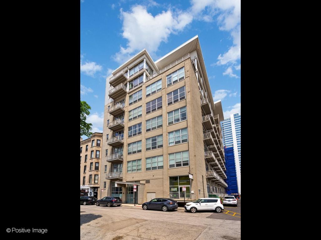 770 W GLADYS Avenue 706, Chicago, IL 60661