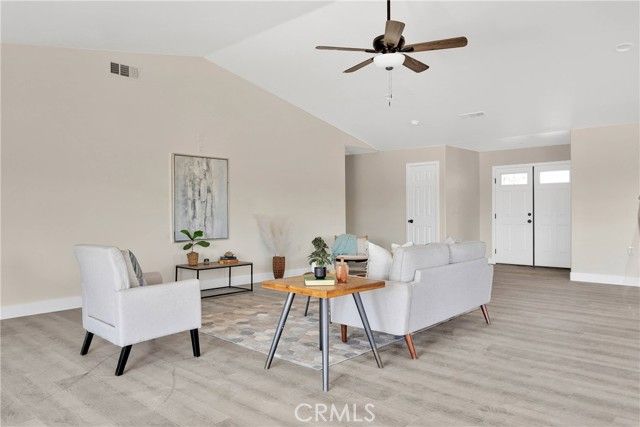 8698 Oakwood Avenue, Hesperia, CA 92345