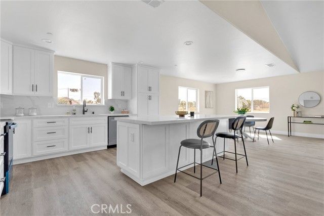 8698 Oakwood Avenue, Hesperia, CA 92345