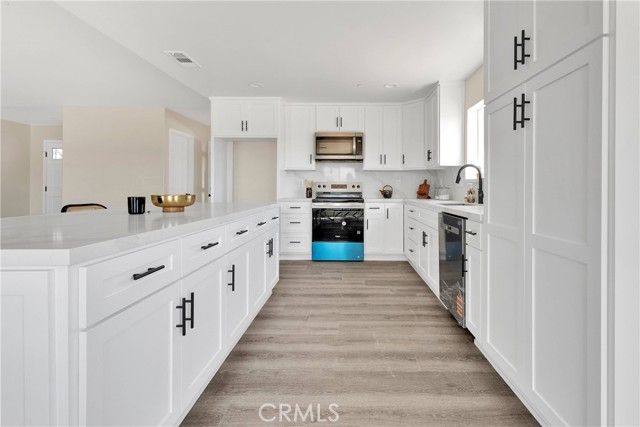 8698 Oakwood Avenue, Hesperia, CA 92345