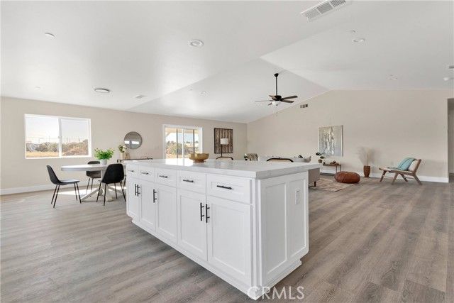 8698 Oakwood Avenue, Hesperia, CA 92345