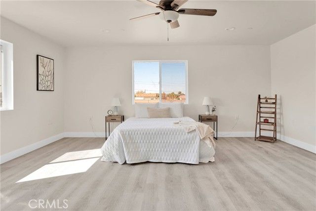 8698 Oakwood Avenue, Hesperia, CA 92345