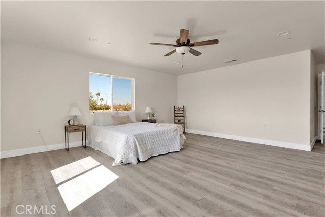 8698 Oakwood Avenue, Hesperia, CA 92345