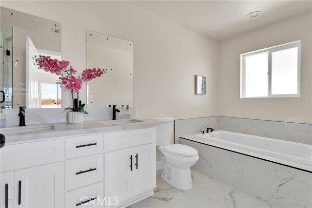 8698 Oakwood Avenue, Hesperia, CA 92345