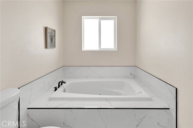 8698 Oakwood Avenue, Hesperia, CA 92345