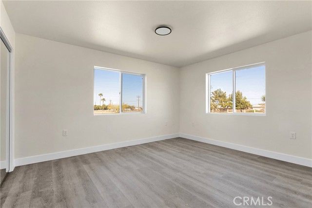 8698 Oakwood Avenue, Hesperia, CA 92345