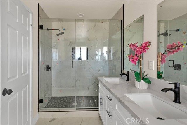 8698 Oakwood Avenue, Hesperia, CA 92345