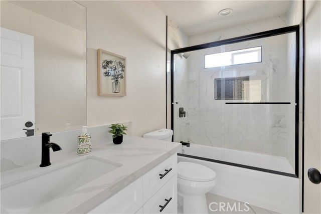 8698 Oakwood Avenue, Hesperia, CA 92345