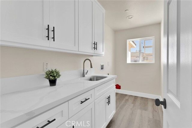 8698 Oakwood Avenue, Hesperia, CA 92345