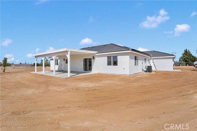 8698 Oakwood Avenue, Hesperia, CA 92345