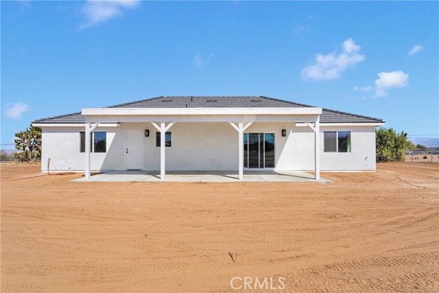 8698 Oakwood Avenue, Hesperia, CA 92345