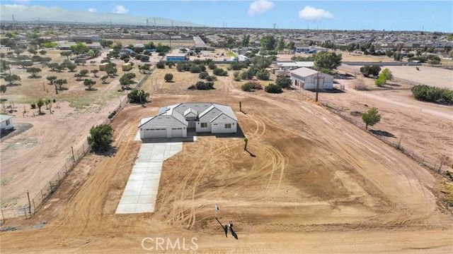 8698 Oakwood Avenue, Hesperia, CA 92345