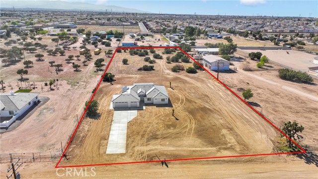 8698 Oakwood Avenue, Hesperia, CA 92345