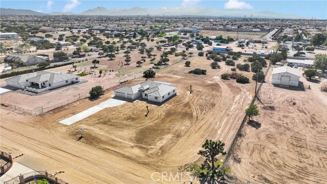 8698 Oakwood Avenue, Hesperia, CA 92345