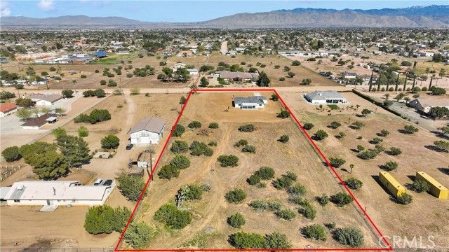 8698 Oakwood Avenue, Hesperia, CA 92345