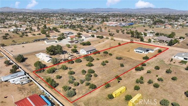 8698 Oakwood Avenue, Hesperia, CA 92345