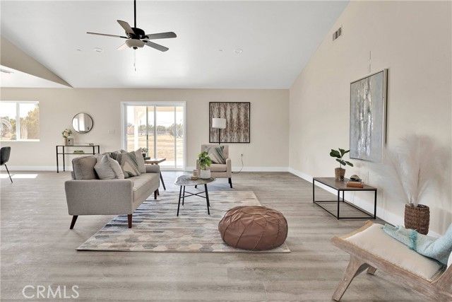 8698 Oakwood Avenue, Hesperia, CA 92345