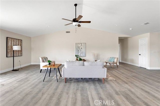 8698 Oakwood Avenue, Hesperia, CA 92345