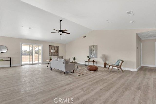 8698 Oakwood Avenue, Hesperia, CA 92345