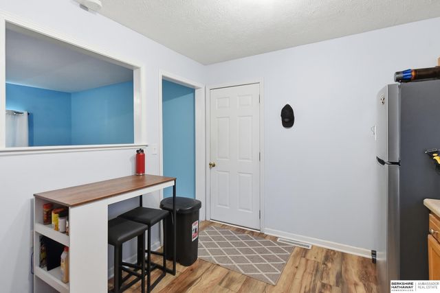 7304 LaVista Drive, La Vista, NE 68128