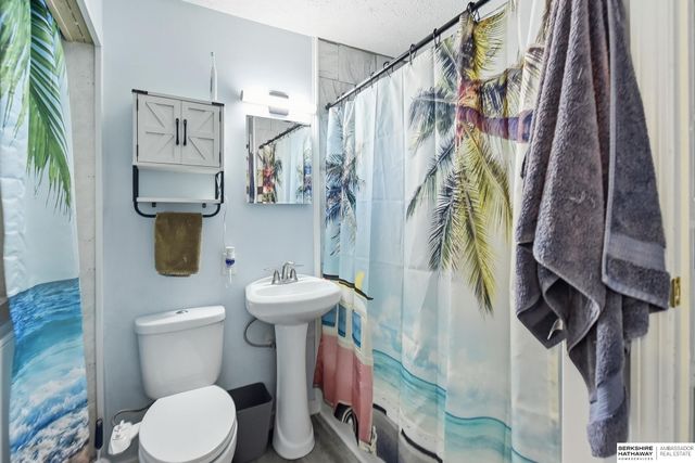 7304 LaVista Drive, La Vista, NE 68128