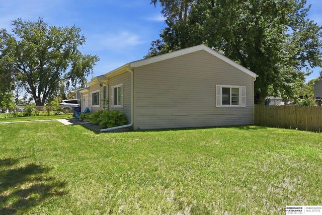 7304 LaVista Drive, La Vista, NE 68128