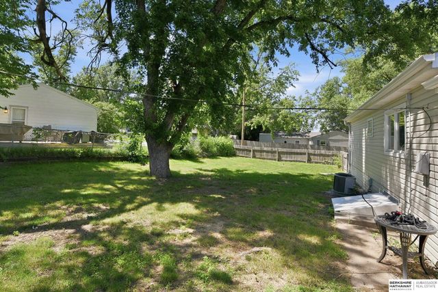 7304 LaVista Drive, La Vista, NE 68128