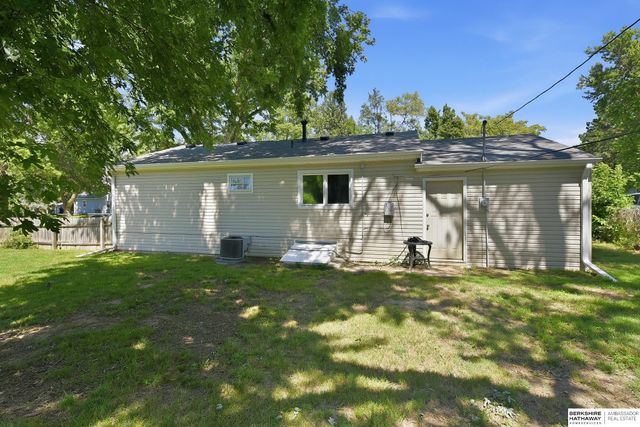 7304 LaVista Drive, La Vista, NE 68128