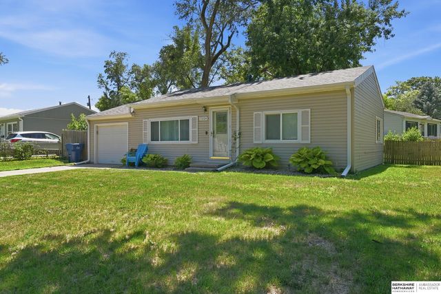 7304 LaVista Drive, La Vista, NE 68128