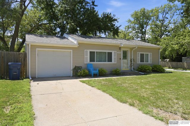 7304 LaVista Drive, La Vista, NE 68128