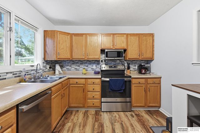 7304 LaVista Drive, La Vista, NE 68128