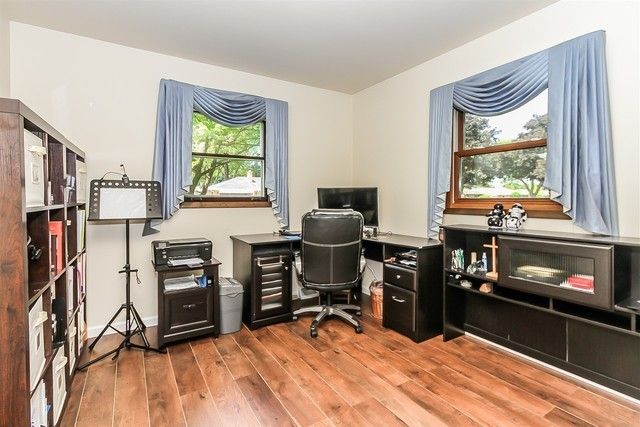 1 N EDWARD Street, Mount Prospect, IL 60056