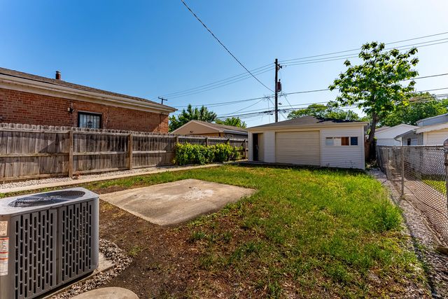 9131 S Parnell Avenue, Chicago, IL 60620