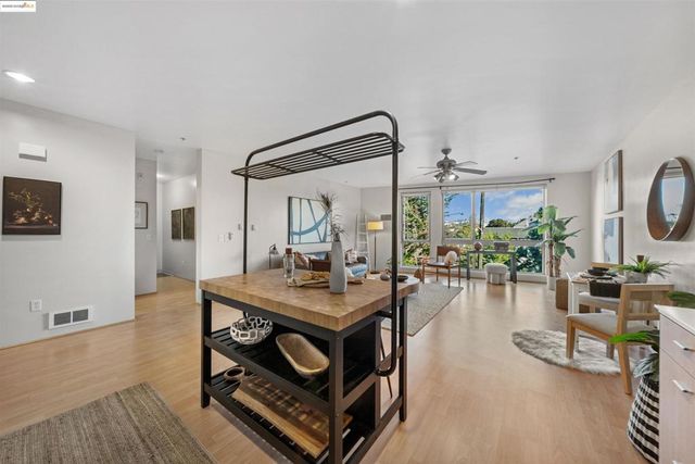 1201 Pine St 363, Oakland, CA 94607