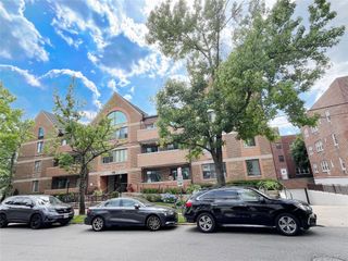 10 Canterbury Road, Great Neck, NY 11021