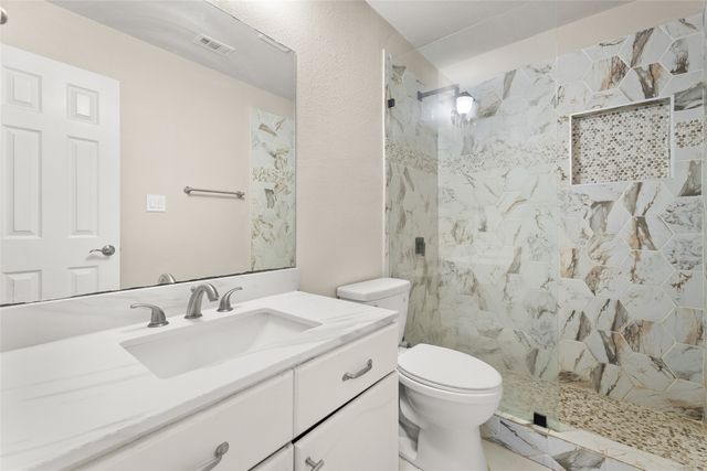 305 Parkwood Drive, Lakewood Village, TX 75068