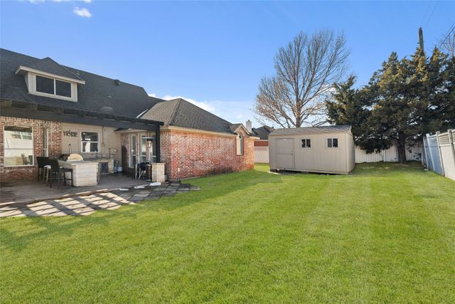 305 Parkwood Drive, Lakewood Village, TX 75068