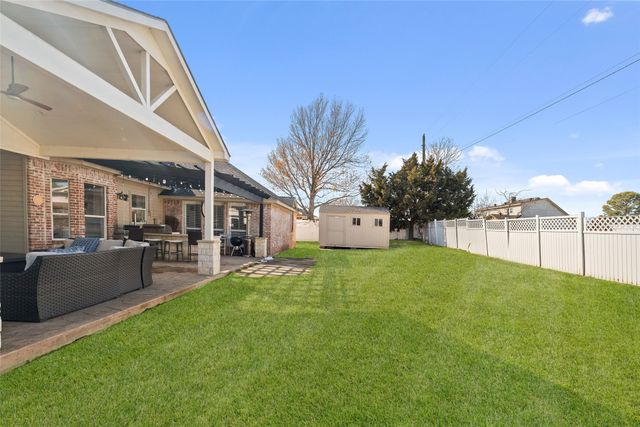 305 Parkwood Drive, Lakewood Village, TX 75068