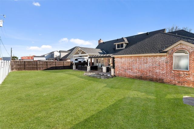 305 Parkwood Drive, Lakewood Village, TX 75068