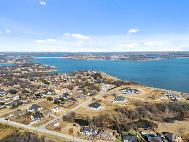 305 Parkwood Drive, Lakewood Village, TX 75068