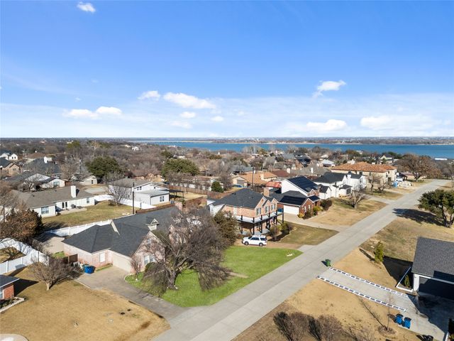 305 Parkwood Drive, Lakewood Village, TX 75068