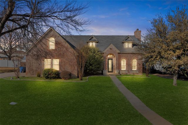 305 Parkwood Drive, Lakewood Village, TX 75068