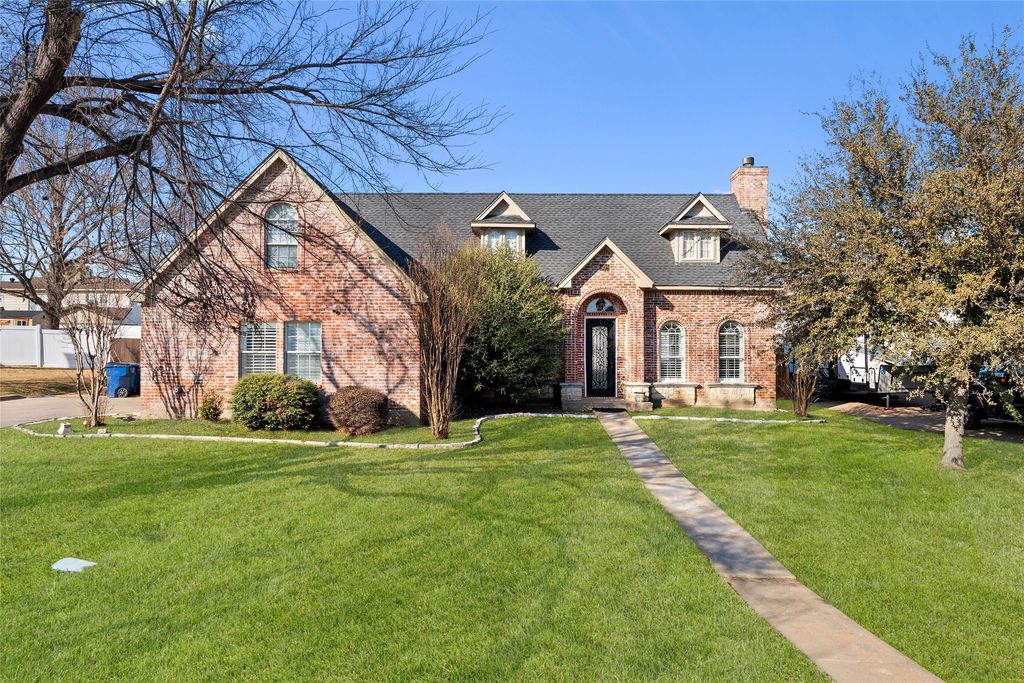 305 Parkwood Drive, Lakewood Village, TX 75068