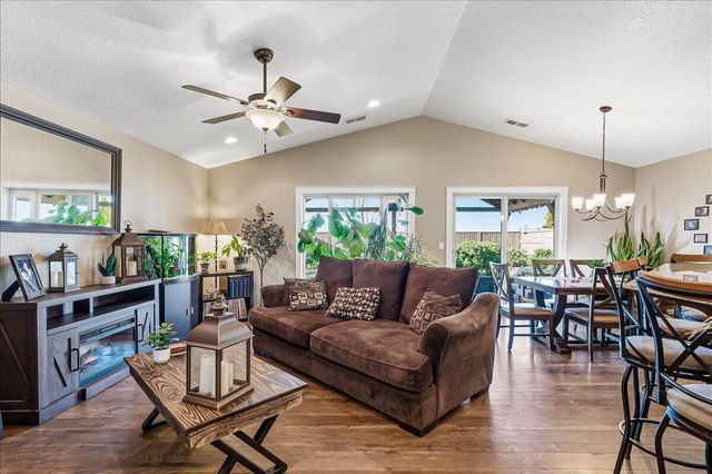 3229 Pecan Court, Medford, OR 97504