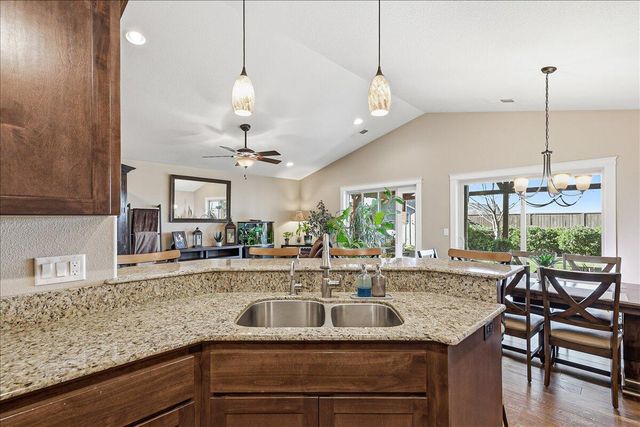 3229 Pecan Court, Medford, OR 97504