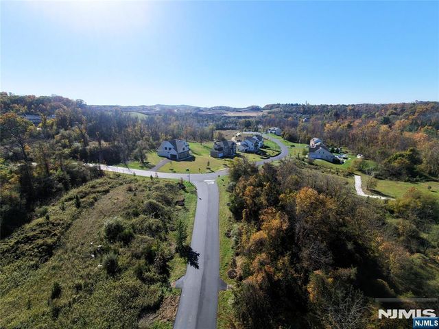 6 Ruby Court, Hamburg, NJ 07419