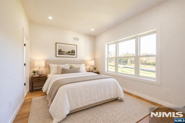 6 Ruby Court, Hamburg, NJ 07419